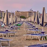 Relaxing In Bibione-beahost * ביביונה